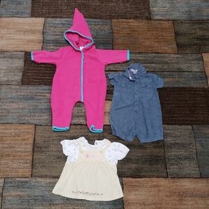 3/$15 baby girls size 9 months clothing bundle of 3